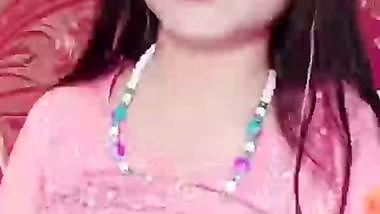 Viral beautiful girl rubbing clit and fingering pussy