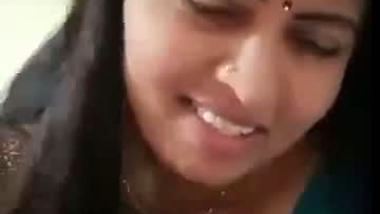 Homely housewife strips saree and shows naked boobs