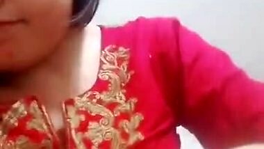 Desi aunty fingering pussy selfie video